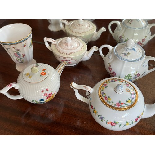 280 - Collection of hand decorated ceramics, Spode , Chelsea & Derby, Royal doulton etc.

This lot is avai... 