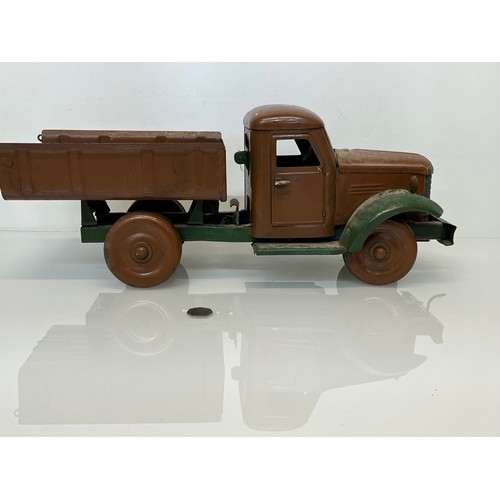 460 - Large tinplate toy truck, opening doors etc. 54 cm long.

This lot is available for in-house shippin... 