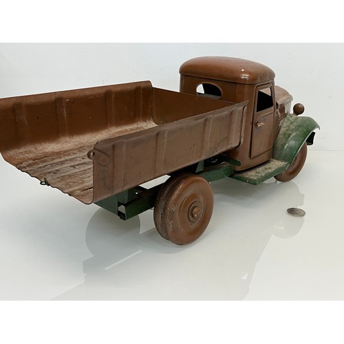 460 - Large tinplate toy truck, opening doors etc. 54 cm long.

This lot is available for in-house shippin... 