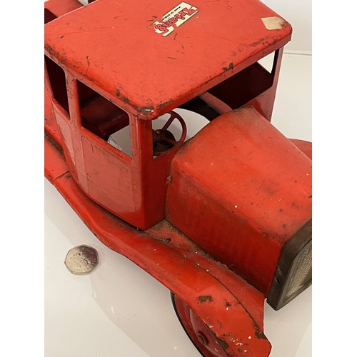 437 - Triang truck body and chassis, possibly fitted with a crane originally. 44cm long.

This lot is avai... 