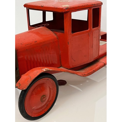 437 - Triang truck body and chassis, possibly fitted with a crane originally. 44cm long.

This lot is avai... 