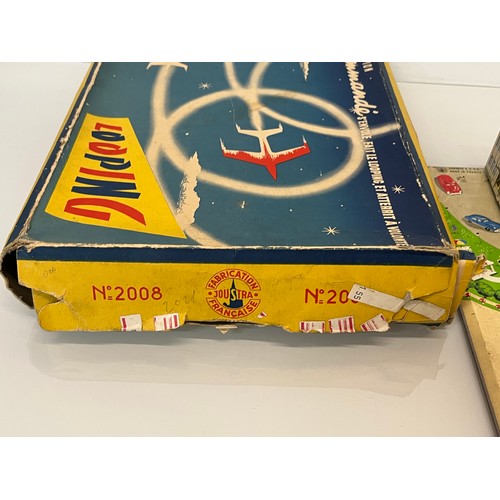 380 - Lithographed tinplate clock work model Airport with circling plane, in original box. 38 cm x 25 cm.
... 