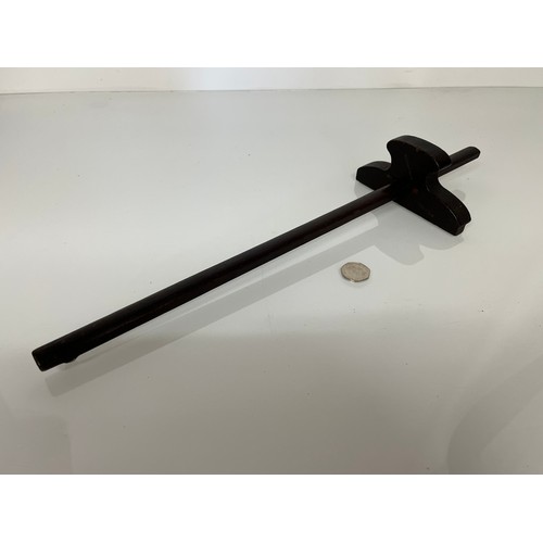 181 - Carpenter panel gauge, 52 cm long.

This lot is available for in-house shipping