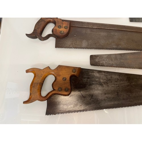 190 - A collection of six woodworking saws, from a large collection of wood working and other tools.    9
... 