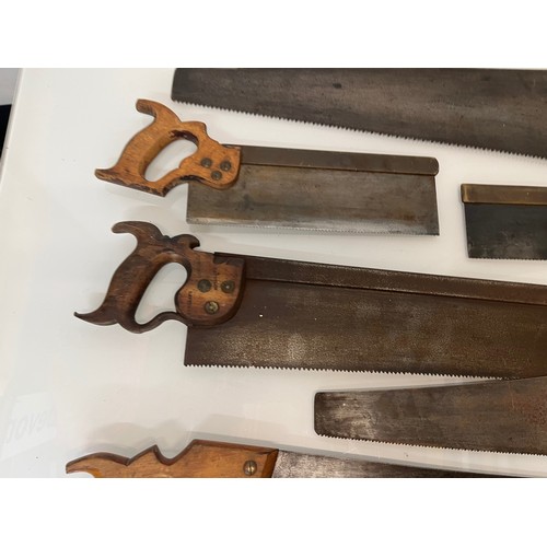 190 - A collection of six woodworking saws, from a large collection of wood working and other tools.    9
... 