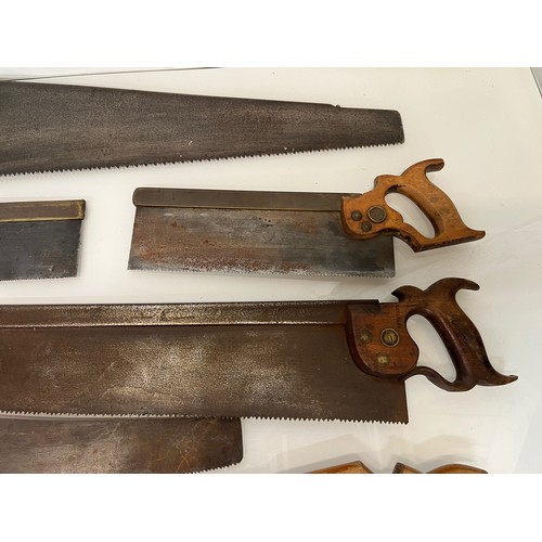 190 - A collection of six woodworking saws, from a large collection of wood working and other tools.    9
... 