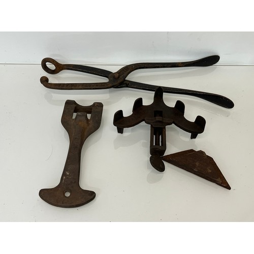 201 - Carpentry, wood working tools, a cast iron clamps, etc.

This lot is available for in-house shipping