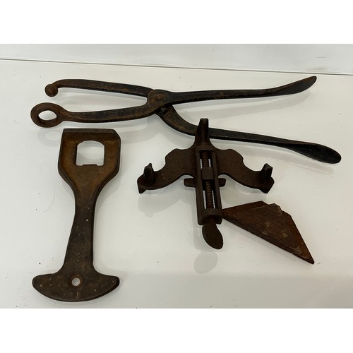 201 - Carpentry, wood working tools, a cast iron clamps, etc.

This lot is available for in-house shipping