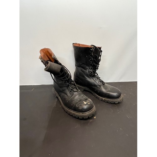 203 - Vintage leather work boots size 9 screwed on soles.

This lot is available for in-house shipping