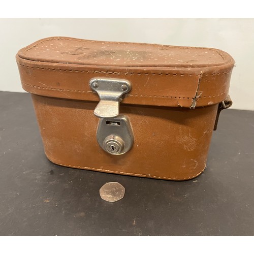 205 - Cased surveyors levelling tool  by Watts.

This lot is available for in-house shipping