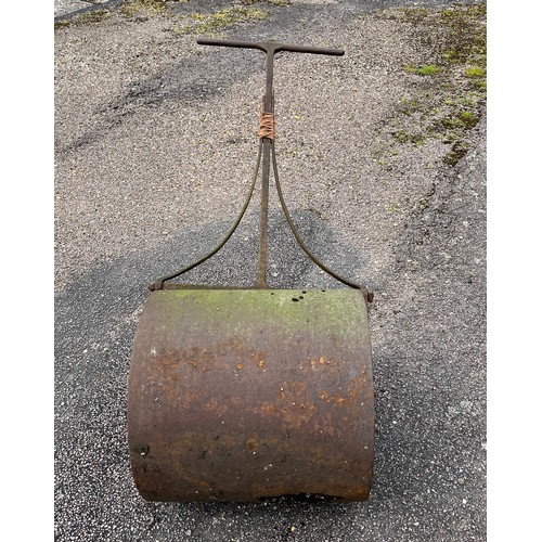 329 - Architectural gardening salvage, a large Victorian cast iron lawn roller. Weighted counterbalance so... 