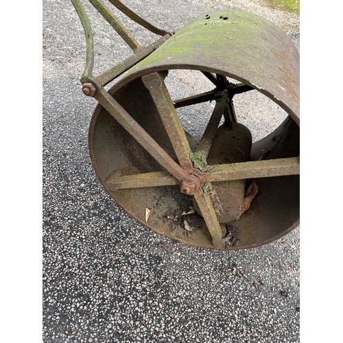 329 - Architectural gardening salvage, a large Victorian cast iron lawn roller. Weighted counterbalance so... 