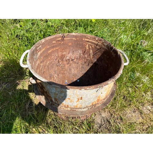 336 - Architectural garden industrial planter, a large cast steel mixing drum, 55 cm in dia x 50 cm high.
... 