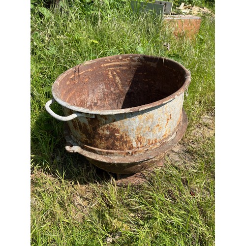 336 - Architectural garden industrial planter, a large cast steel mixing drum, 55 cm in dia x 50 cm high.
... 