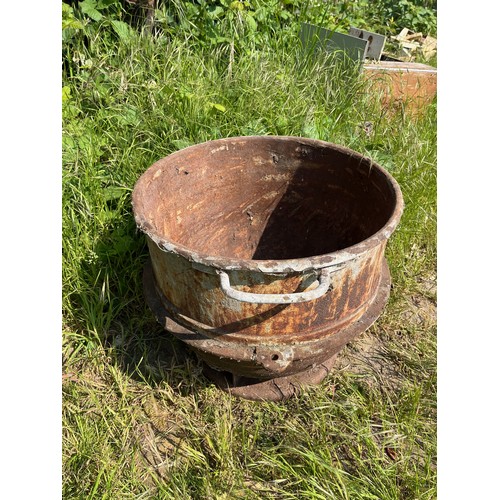 336 - Architectural garden industrial planter, a large cast steel mixing drum, 55 cm in dia x 50 cm high.
... 