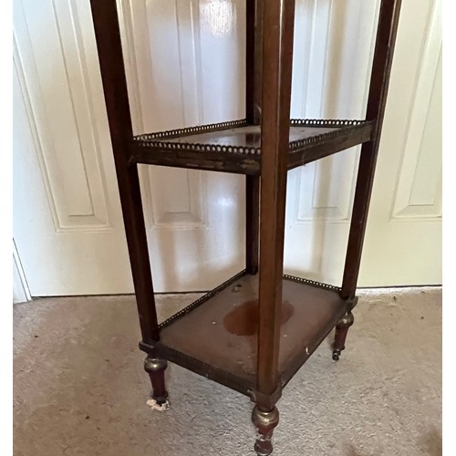 20 - A three tier wot not with brass galleries to the shelves, 36 cm x26 cm x 56 high.

This lot is colle... 