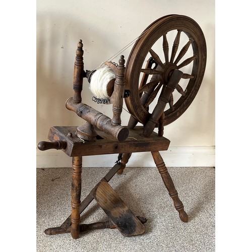 31 - Spinning wheel with an 84 cm diameter wheel.

This lot is collection only