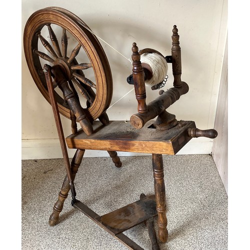 31 - Spinning wheel with an 84 cm diameter wheel.

This lot is collection only