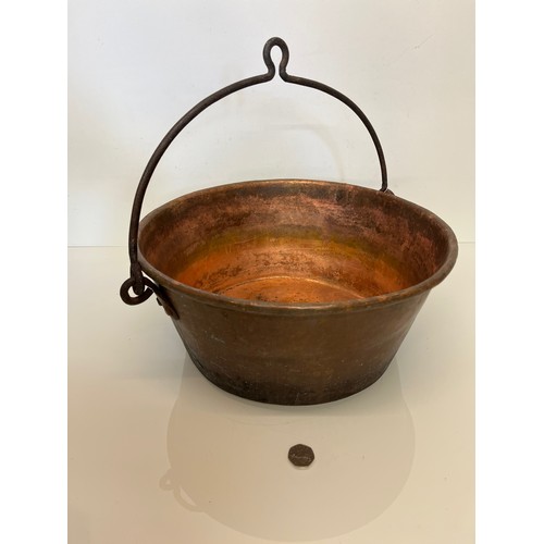 70 - Large copper cooking pan with a wrought iron hanging handle 40 cm dia x 17 cm high.

This lot is ava... 