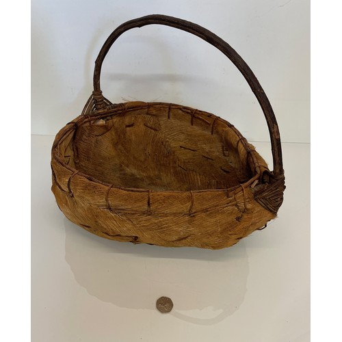 71 - Wicker woven basket, heart shaped design, 43 cm x 40 cm 38 cm high.

This lot is available for in-ho... 