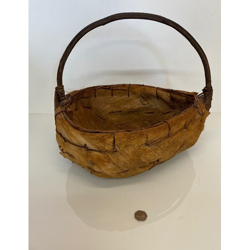 71 - Wicker woven basket, heart shaped design, 43 cm x 40 cm 38 cm high.

This lot is available for in-ho... 