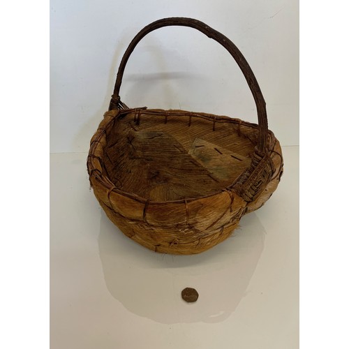 71 - Wicker woven basket, heart shaped design, 43 cm x 40 cm 38 cm high.

This lot is available for in-ho... 