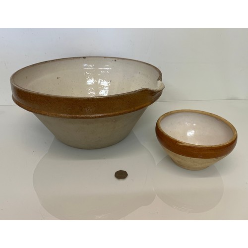 72 - Kitchenalia, Two Stoneware mixing bowls.

This lot is available for in-house shipping