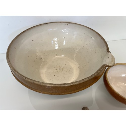 72 - Kitchenalia, Two Stoneware mixing bowls.

This lot is available for in-house shipping