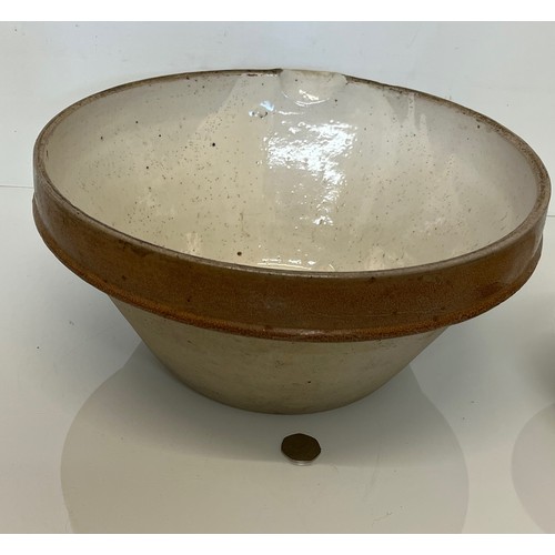 72 - Kitchenalia, Two Stoneware mixing bowls.

This lot is available for in-house shipping