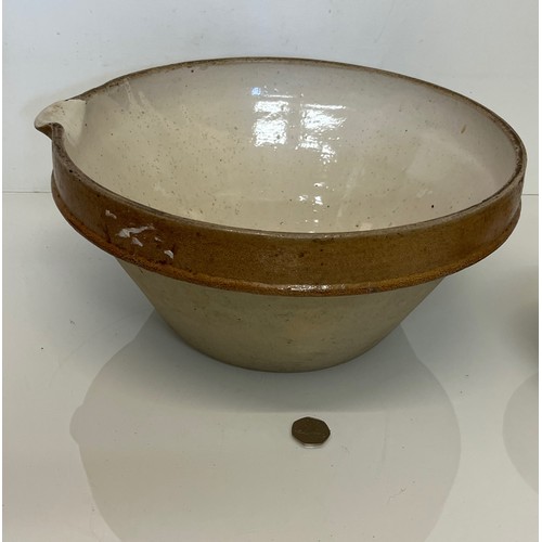 72 - Kitchenalia, Two Stoneware mixing bowls.

This lot is available for in-house shipping