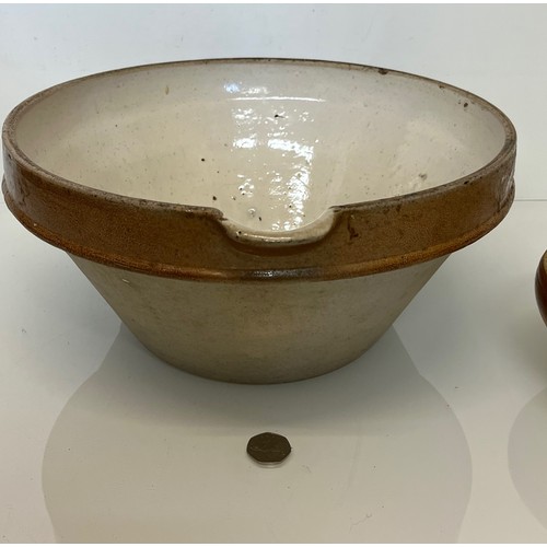 72 - Kitchenalia, Two Stoneware mixing bowls.

This lot is available for in-house shipping