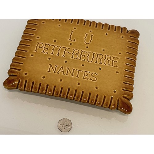 75 - Ceramic advertising French biscuit shaped promotional platter 25 cm x 20 cm.

This lot is available ... 