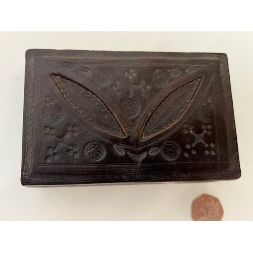 77 - Leather covered box of African origin with detailed decoration all over, 14 cm x 9 cm x 5 cm high.

... 