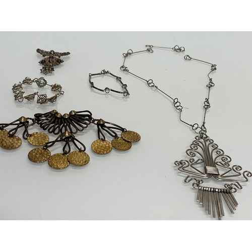 84 - A collection of contemporary jewellery.

This lot is available for in-house shipping