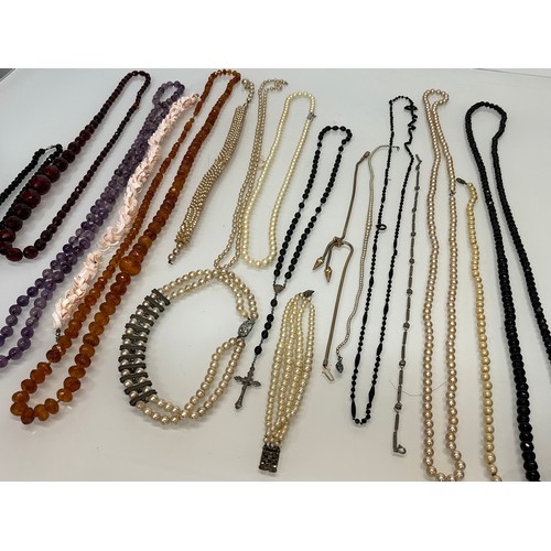 87 - A collection of necklaces.

This lot is available for in-house shipping