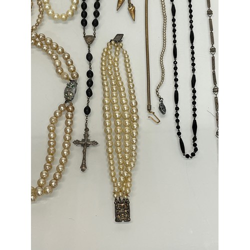 87 - A collection of necklaces.

This lot is available for in-house shipping