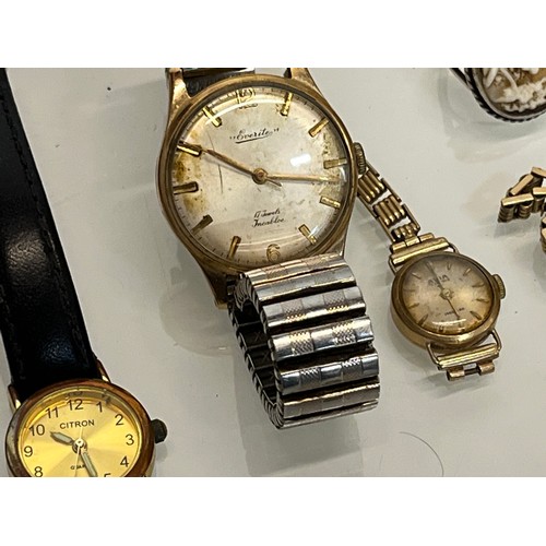 88 - A collection of vintage watches and jewellery.

This lot is available for in-house shipping