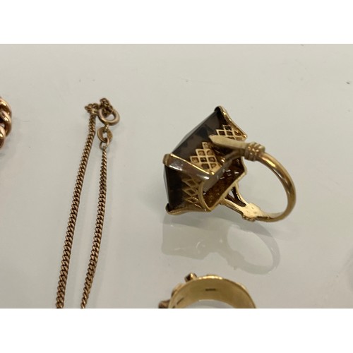 89 - A collection of gold rings, and chains and other items.

This lot is available for in-house shipping