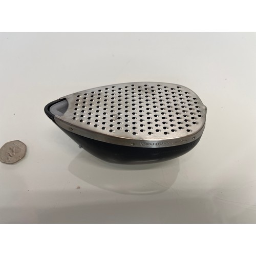 93 - Kitchenalia, a Mouse shaped cheese grater.

This lot is available for in-house shipping