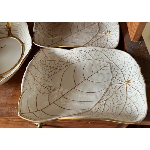 391 - Wedgewood leaf form table wares with gilded highlights.

This lot is collection only