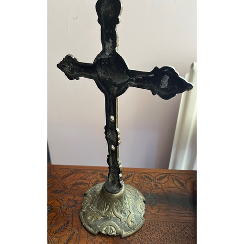 393 - Cast brass crucifix on stand.

This lot is available for in-house shipping