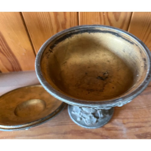 395 - Cast lidded pot decorated with vines and grapes.

This lot is available for in-house shipping