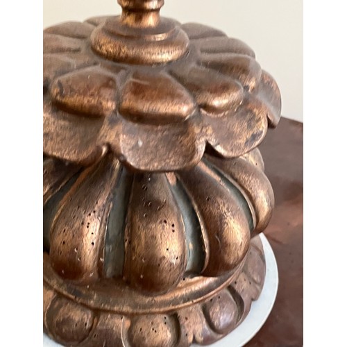 412 - Gilded wooden lamp base, 60 cm high, 22 cm diameter at the base.

This lot is available for in-house... 