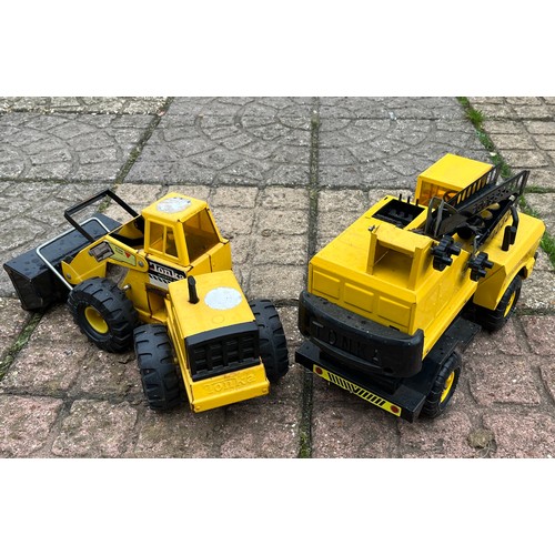 414 - A large Tonka earth mover and a Tonka crane.

This lot is available for in-house shipping