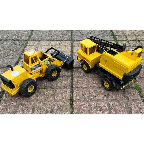 414 - A large Tonka earth mover and a Tonka crane.

This lot is available for in-house shipping