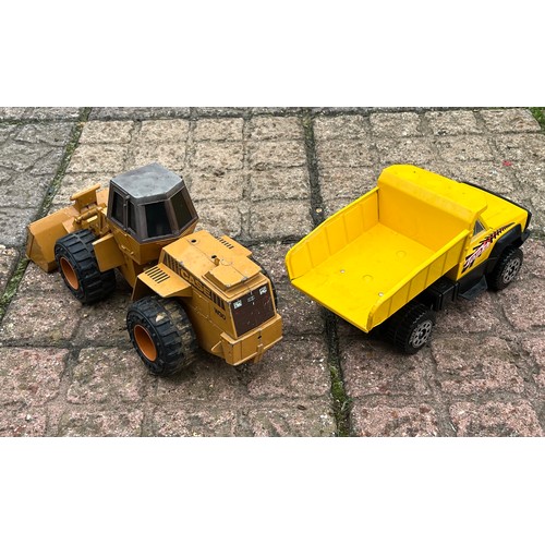 415 - A diecast Ertl brand earth mover and a Tonka dump truck.

This lot is available for in-house shippin... 