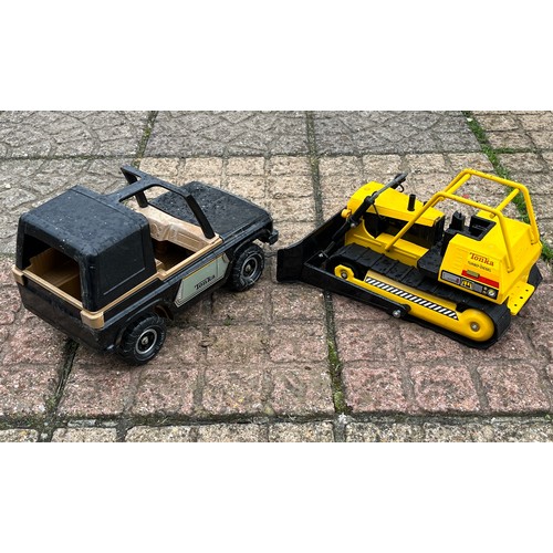 416 - A large Tonka Bulldozer and a Tonka Jeep.

This lot is available for in-house shipping