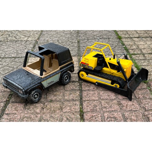 416 - A large Tonka Bulldozer and a Tonka Jeep.

This lot is available for in-house shipping