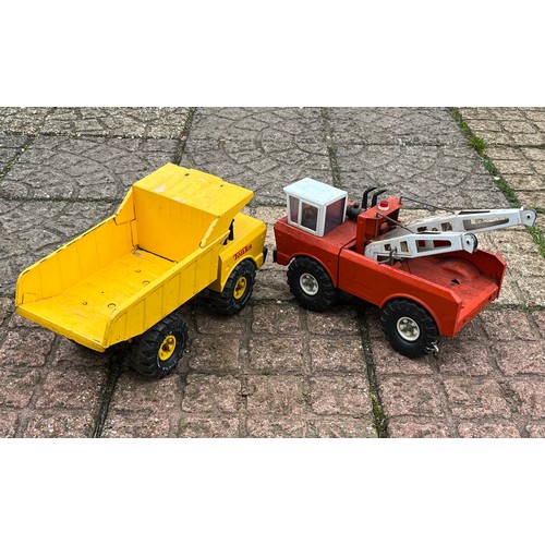 417 - A large Tonka toy dump truck and a Tonka Twin boom rescue truck.

This lot is available for in-house... 