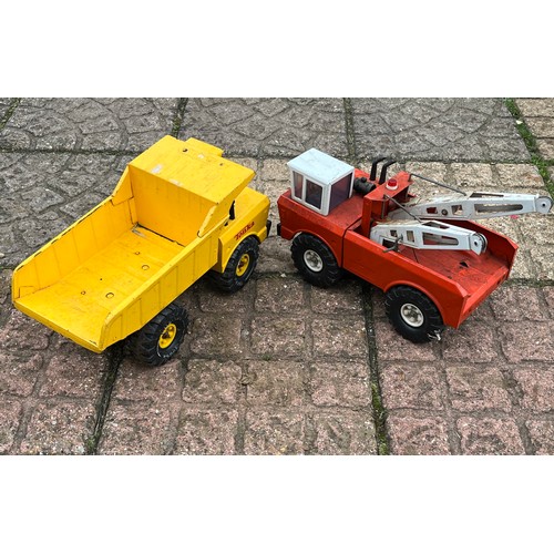 417 - A large Tonka toy dump truck and a Tonka Twin boom rescue truck.

This lot is available for in-house... 